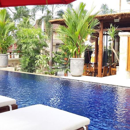Grand Raka Homestay ロヴィーナ エクステリア 写真
