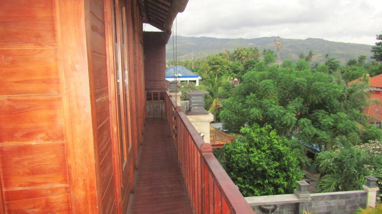 Grand Raka Homestay ロヴィーナ エクステリア 写真