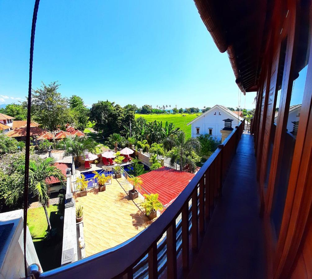 Grand Raka Homestay ロヴィーナ エクステリア 写真