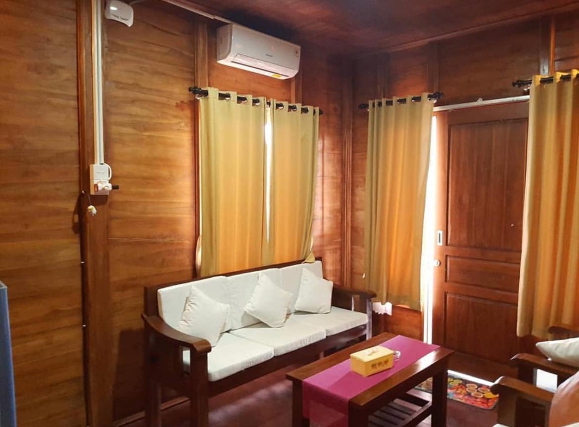 Grand Raka Homestay ロヴィーナ エクステリア 写真