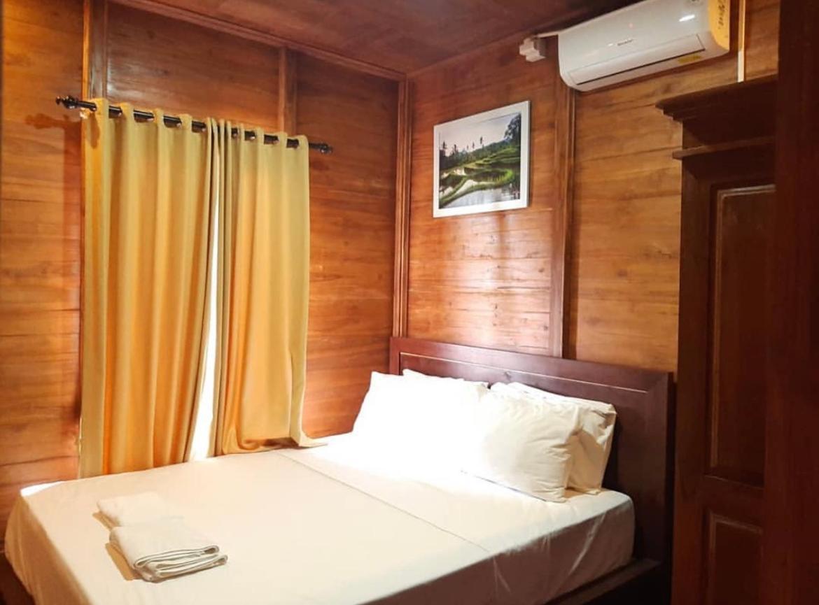 Grand Raka Homestay ロヴィーナ エクステリア 写真