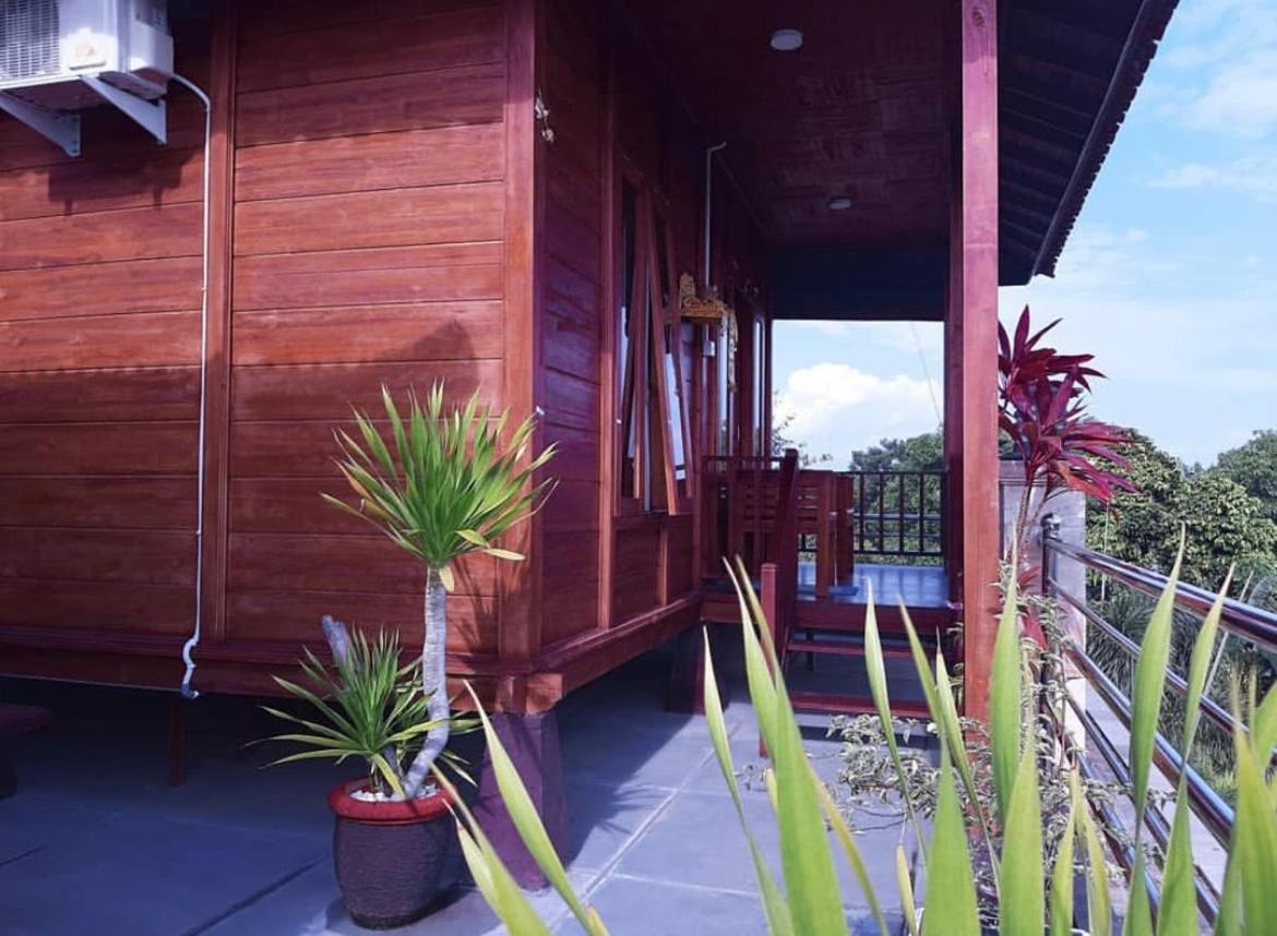 Grand Raka Homestay ロヴィーナ エクステリア 写真