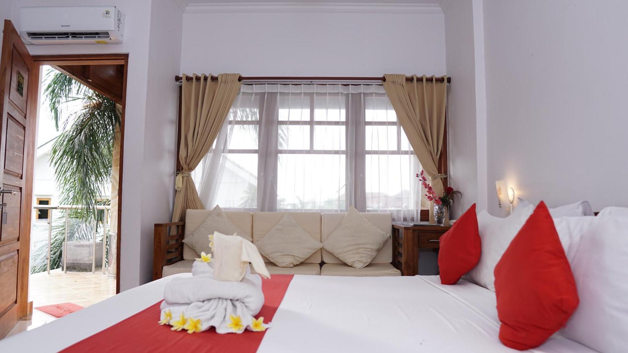 Grand Raka Homestay ロヴィーナ エクステリア 写真
