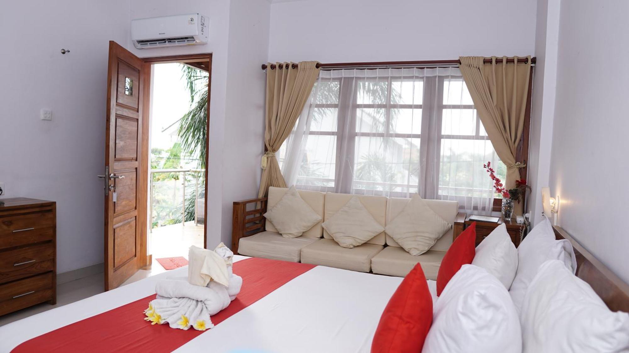 Grand Raka Homestay ロヴィーナ エクステリア 写真