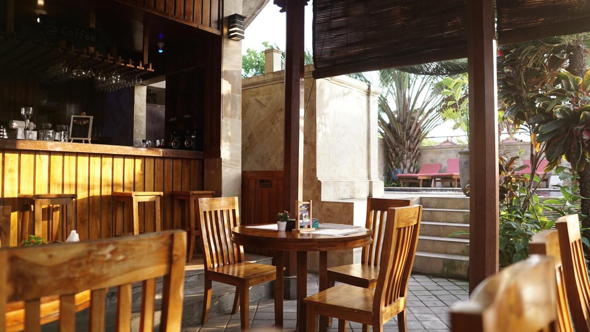 Grand Raka Homestay ロヴィーナ エクステリア 写真