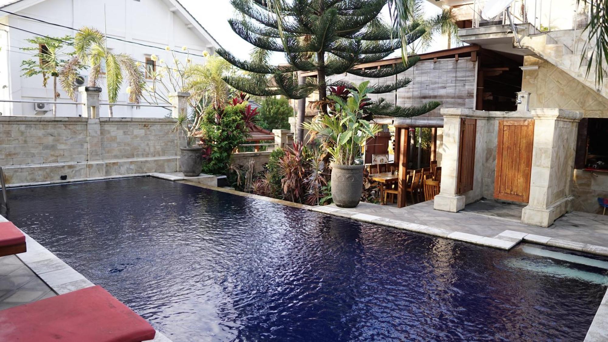 Grand Raka Homestay ロヴィーナ エクステリア 写真