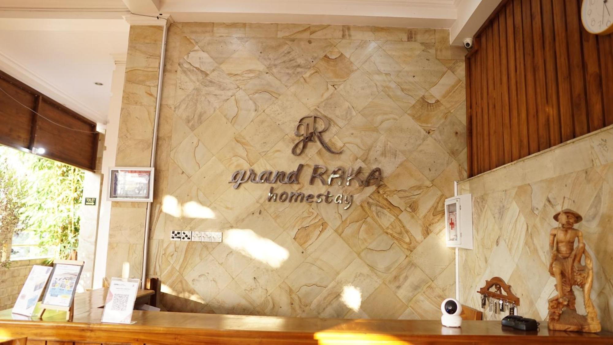 Grand Raka Homestay ロヴィーナ エクステリア 写真