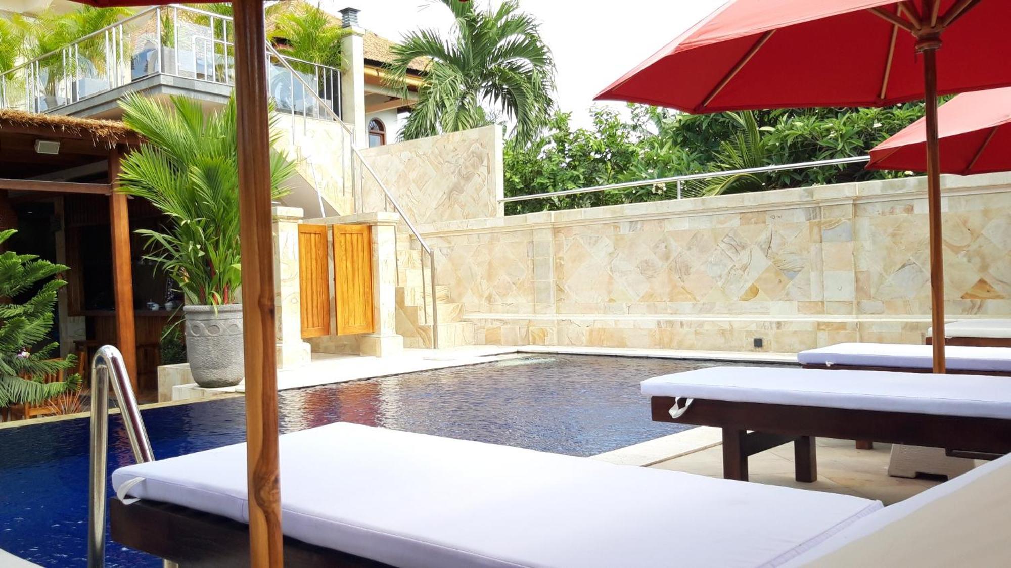 Grand Raka Homestay ロヴィーナ エクステリア 写真