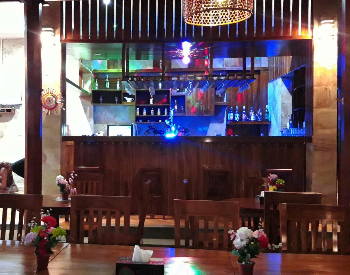Grand Raka Homestay ロヴィーナ エクステリア 写真